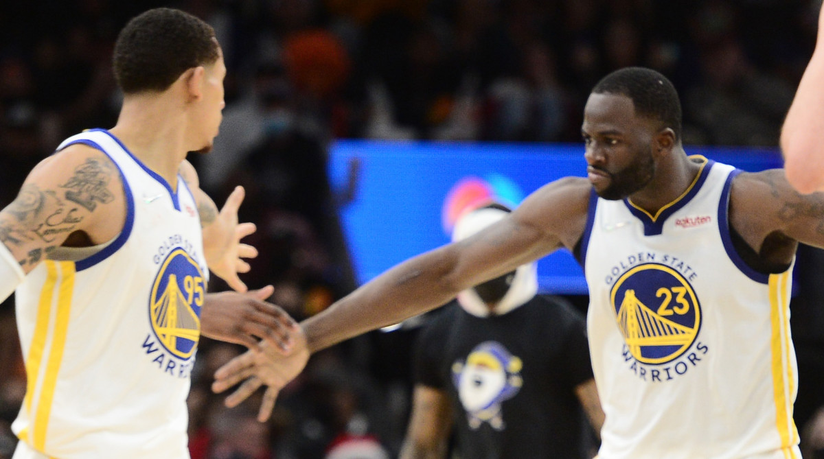 Golden State Warriors forward Draymond Green (23) celebrates with teammates against the Phoenix Suns during the second half at Footprint Center.